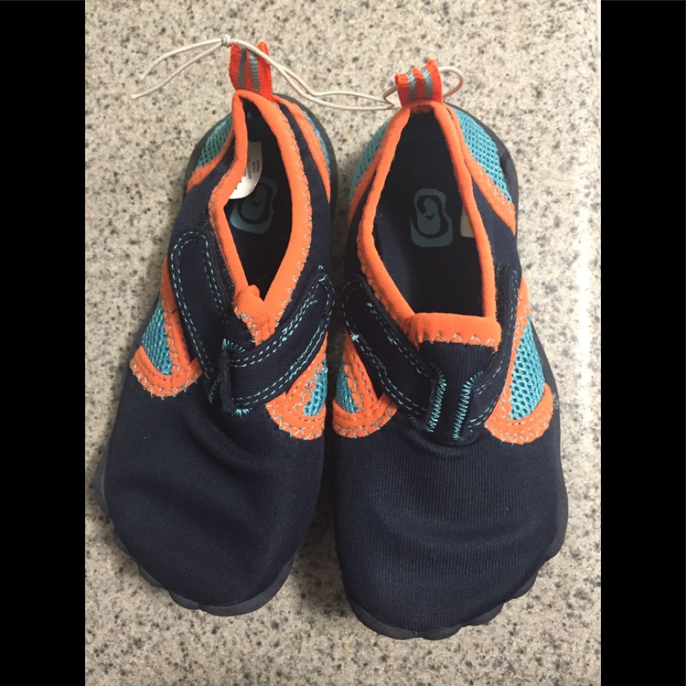 Children’s Place water shoes 8